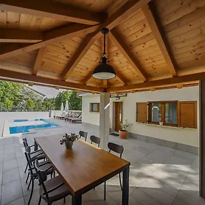 Casa Tilia Sapjane