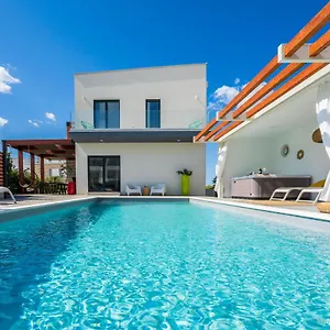 Olea With Heated Pool And Jacuzzi Sukošan